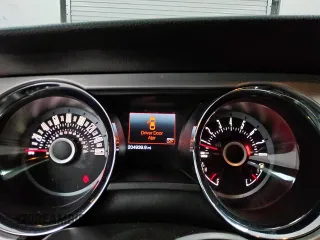 2013 Ford Mustang V6 with VIN 1ZVBP8AM5D5241286, listed as a Copart auction lot 59552325 with 204,939 mi miles and Clean title. Bid and sale history available at DreamBid. Image 9.