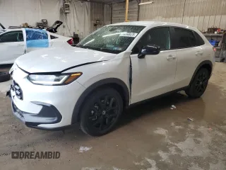 2024 Honda HR-V Sport z VIN 3CZRZ2H5XRM700881, wystawiony jako Copart lot #56660025 z przebiegiem 11 803 mil mil oraz Szkoda całkowita • Salvage title. Historia ofert i sprzedaży dostępna na DreamBid. Obrazek 1.