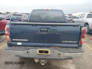 2005 Chevrolet Silverado 1500 LS z VIN 2GCEC13T151397500, wystawiony jako IAAI lot #40999355 z przebiegiem 302 934 mil mil oraz . Historia ofert i sprzedaży dostępna na DreamBid. Obrazek 16.