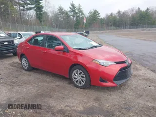 2018 Toyota Corolla L z VIN 2T1BURHE1JC003661, wystawiony jako IAAI lot #42109176 z przebiegiem 114 409 mil mil oraz . Historia ofert i sprzedaży dostępna na DreamBid. Obrazek 1.