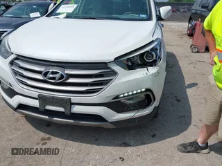 2018 Hyundai Santa Fe 2.4L z VIN 5NMZUDLB3JH055771, wystawiony jako IAAI lot #42126058 z przebiegiem 142 991 mil mil oraz . Historia ofert i sprzedaży dostępna na DreamBid. Obrazek 6.
