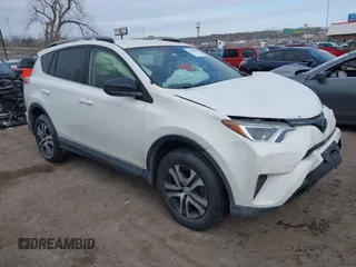 2017 Toyota RAV4 LE z VIN JTMBFREV4HJ170495, wystawiony jako IAAI lot #41619488 z przebiegiem 132 751 mil mil oraz . Historia ofert i sprzedaży dostępna na DreamBid. Obrazek 1.