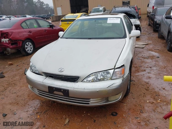1998 Lexus ES 300 Luxury Sport Sdn with VIN JT8BF28G8W5032290, listed as a IAAI auction lot 41553757 with NaN miles. Bid and sale history available at carsss.com. Image 12.