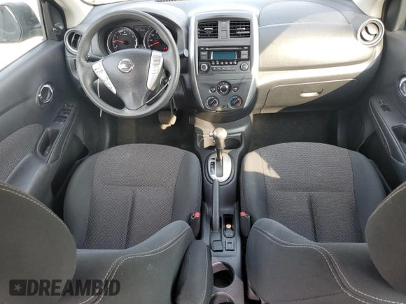 2015 Nissan Versa SV z VIN 3N1CN7AP5FL891369, wystawiony jako Copart lot #59352585 z przebiegiem 59 951 mil mil oraz Szkoda całkowita • Salvage title. Historia ofert i sprzedaży dostępna na DreamBid. Obrazek 8.