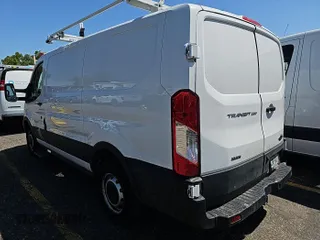 2019 Ford Transit z VIN 1FTYR1YM5KKB83053, wystawiony jako IAAI lot #42854173 z przebiegiem 196 257 mil mil oraz . Historia ofert i sprzedaży dostępna na DreamBid. Obrazek 17.