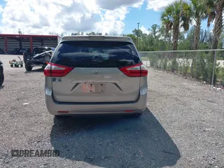 2018 Toyota Sienna LE Auto Access Seat with VIN 5TDKZ3DC5JS945951, listed as a IAAI auction lot 41689856 with 103,537 mi miles. Bid and sale history available at carsss.com. Image 17.