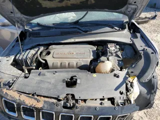 2018 Jeep Compass Limited with VIN 3C4NJDCB2JT101326, listed as a Copart auction lot 57095695 with 137,031 mi miles and Non repairable. Bid and sale history available at DreamBid. Image 12.