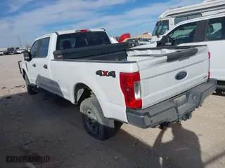 2017 Ford Super Duty F-250 SRW Lariat with VIN 1FT7W2B63HEF18595, listed as a IAAI auction lot 41675679 with 164,432 mi miles. Bid and sale history available at carsss.com. Image 3.
