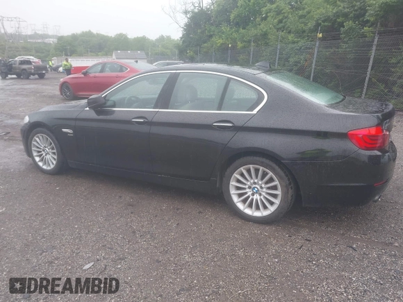 2011 BMW 5 Series 535i xDrive z VIN WBAFU7C52BDU56069, wystawiony jako IAAI lot #42376117 z przebiegiem 96 117 mil mil oraz . Historia ofert i sprzedaży dostępna na DreamBid. Obrazek 3.