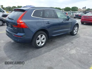 2022 Volvo XC60 Momentum z VIN YV4L12RKXN1052826, wystawiony jako IAAI lot #41869228 z przebiegiem 30 044 mil mil oraz . Historia ofert i sprzedaży dostępna na DreamBid. Obrazek 4.