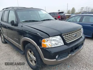 2002 Ford Explorer Eddie Bauer z VIN 1FMZU74E82UA67267, wystawiony jako IAAI lot #42030007 z przebiegiem 235 253 mil mil oraz . Historia ofert i sprzedaży dostępna na DreamBid. Obrazek 6.