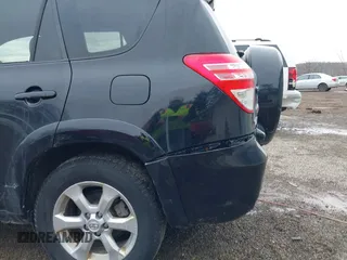 2009 Toyota RAV4 Ltd with VIN JTMZK31VX9D000106, listed as a IAAI auction lot 41621107 with 136,676 mi miles. Bid and sale history available at carsss.com. Image 17.
