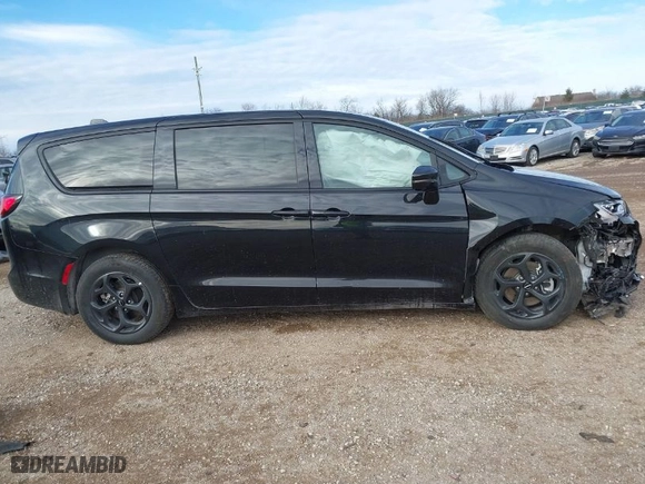 2022 Chrysler Pacifica Hybrid Select with VIN 2C4RC1S76NR147838, listed as a IAAI auction lot 41436191 with NaN miles. Bid and sale history available at carsss.com. Image 13.