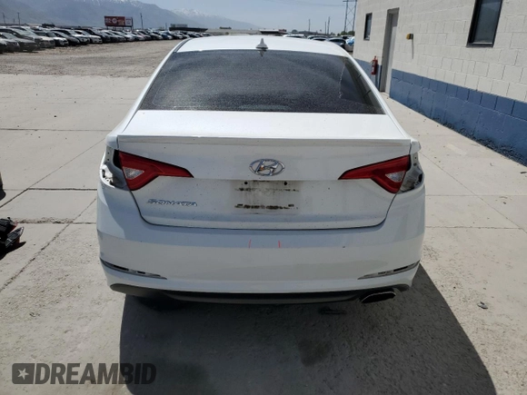2016 Hyundai Sonata SE z VIN 5NPE24AF2GH346283, wystawiony jako Copart lot #56305965 z przebiegiem 129 887 mil mil oraz Szkoda całkowita • Salvage title. Historia ofert i sprzedaży dostępna na DreamBid. Obrazek 6.