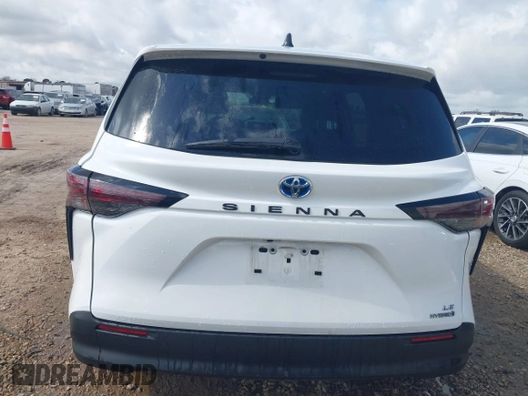 2024 Toyota Sienna LE with VIN 5TDKRKEC5RS196136, listed as a IAAI auction lot 41766022 with 26,044 mi miles. Bid and sale history available at carsss.com. Image 16.