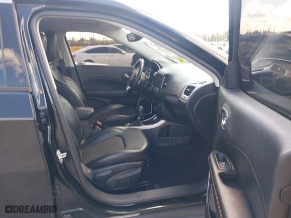 2020 Jeep Compass Latitude w/Sun/Safety Pkg with VIN 3C4NJCBB4LT253364, listed as a IAAI auction lot 41565377 with 60,551 mi miles. Bid and sale history available at carsss.com. Image 5.