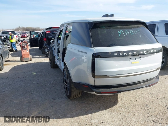 2025 Land Rover Range Rover SE with VIN SALKP9E92SA276184, listed as a IAAI auction lot 41824604 with 1,601 mi miles. Bid and sale history available at carsss.com. Image 3.