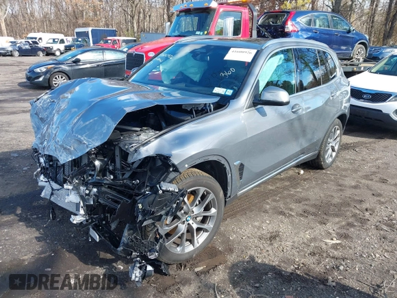 2025 BMW X5 xDrive40i with VIN 5UX23EU09S9W38011, listed as a IAAI auction lot 41600926 with 9 mi miles. Bid and sale history available at carsss.com. Image 17.