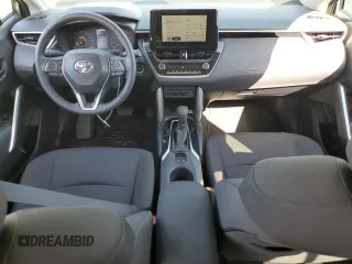 2023 Toyota Corolla Cross LE z VIN 7MUBAABG8PV045934, wystawiony jako Copart lot #52174075 z przebiegiem 11 378 mil mil oraz Szkody całkowita. Historia ofert i sprzedaży dostępna na DreamBid. Obrazek 8.