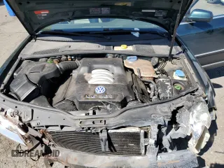 2002 Volkswagen Passat GLX z VIN WVWTH63B72P066013, wystawiony jako Copart lot #53750585 z przebiegiem 114 175 mil mil oraz Szkoda całkowita • Salvage title. Historia ofert i sprzedaży dostępna na DreamBid. Obrazek 11.