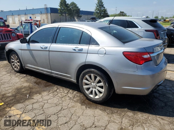 2014 Chrysler 200 Limited z VIN 1C3CCBCG2EN107848, wystawiony jako Copart lot #56942195 z przebiegiem 87 833 mil mil oraz Czysty tytuł • Clean title. Historia ofert i sprzedaży dostępna na DreamBid. Obrazek 2.