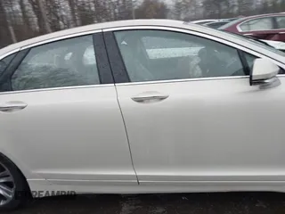 2015 Lincoln MKZ z VIN 3LN6L2JK1FR603766, wystawiony jako IAAI lot #41975944 z przebiegiem 81 547 mil mil oraz . Historia ofert i sprzedaży dostępna na DreamBid. Obrazek 13.