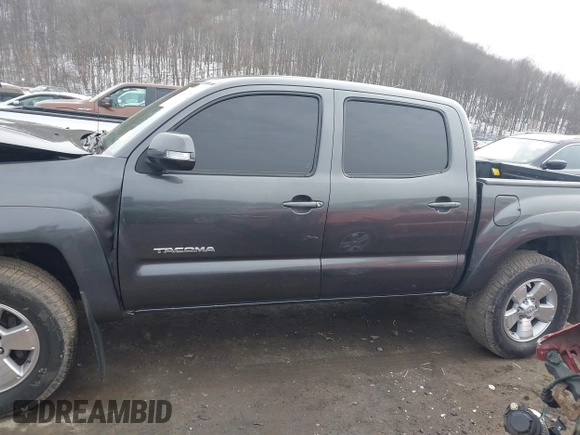 2014 Toyota Tacoma with VIN 3TMLU4EN1EM148353, listed as a IAAI auction lot 41602756 with 89,563 mi miles. Bid and sale history available at carsss.com. Image 15.