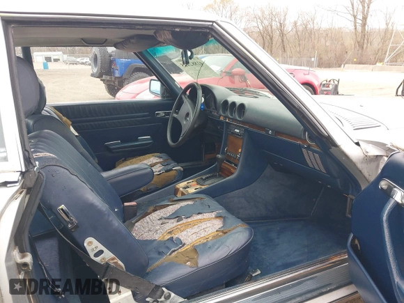 1983 Mercedes-Benz 380 with VIN WDBBA45A0DB024774, listed as a IAAI auction lot 41882815 with 138,386 mi miles. Bid and sale history available at carsss.com. Image 5.
