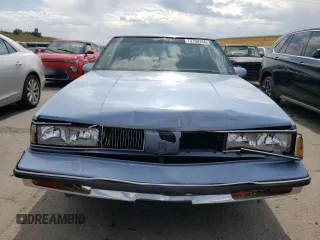 1989 Oldsmobile Delta z VIN 1G3HN54C8KH301125, wystawiony jako Copart lot #70709764 z przebiegiem 87 068 mil mil oraz Tytuł czysty. Historia ofert i sprzedaży dostępna na DreamBid. Obrazek 5.