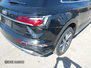 2023 Audi Q5 S line Premium Plus z VIN WA1EAAFY7P2125446, wystawiony jako IAAI lot #42374440 z przebiegiem 24 682 mil mil oraz . Historia ofert i sprzedaży dostępna na DreamBid. Obrazek 6.