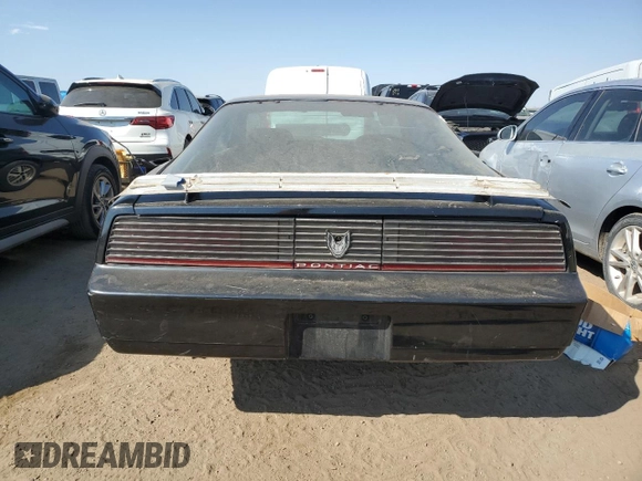 1982 Pontiac Firebird z VIN 1G2AW87H4CL566862, wystawiony jako Copart lot #74777384 z przebiegiem 597 058 mil mil oraz Czysty tytuł • Clean title. Historia ofert i sprzedaży dostępna na DreamBid. Obrazek 6.