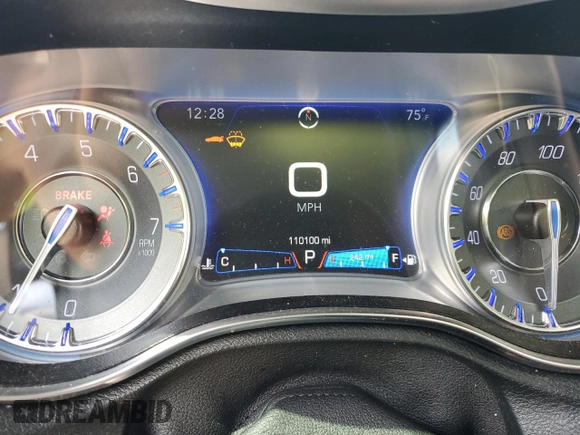 2018 Chrysler 300 S z VIN 2C3CCABG4JH223910, wystawiony jako Copart lot #54045785 z przebiegiem 110 100 mil mil oraz Szkoda całkowita • Salvage title. Historia ofert i sprzedaży dostępna na DreamBid. Obrazek 9.