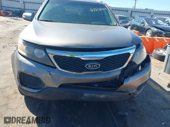 2012 Kia Sorento LX with VIN 5XYKTDA25CG235127, listed as a IAAI auction lot 41804019 with 176,000 mi miles. Bid and sale history available at carsss.com. Image 6.