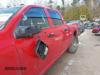 2024 Ram 2500 Tradesman z VIN 3C6UR5CJ0RG181612, wystawiony jako IAAI lot #41005946 z przebiegiem 12 715 mil mil oraz . Historia ofert i sprzedaży dostępna na DreamBid. Obrazek 6.