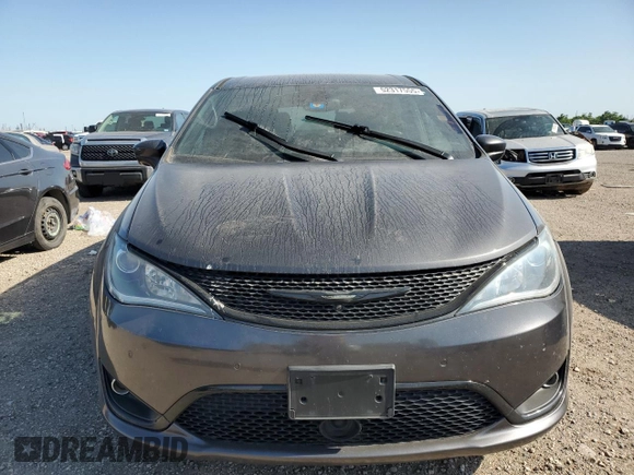2019 Chrysler Pacifica Touring Plus z VIN 2C4RC1FG3KR569071, wystawiony jako Copart lot #52317555 z przebiegiem 114 414 mil mil oraz Szkoda całkowita • Salvage title. Historia ofert i sprzedaży dostępna na DreamBid. Obrazek 5.
