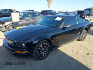2008 Ford Mustang Deluxe with VIN 1ZVHT80NX85114958, listed as a IAAI auction lot 41806240 with 164,980 mi miles. Bid and sale history available at carsss.com. Image 17.