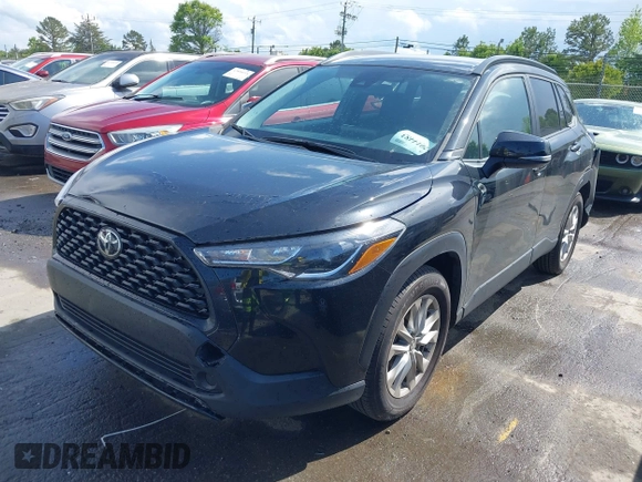 2022 Toyota Corolla Cross LE z VIN 7MUCAAAG8NV037030, wystawiony jako IAAI lot #42014483 z przebiegiem 39 146 mil mil oraz . Historia ofert i sprzedaży dostępna na DreamBid. Obrazek 17.