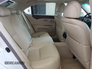 2012 Lexus LS 460 z VIN JTHCL5EF1C5014428, wystawiony jako Copart lot #60993515 z przebiegiem 110 429 mil mil oraz Szkoda całkowita • Salvage title. Historia ofert i sprzedaży dostępna na DreamBid. Obrazek 10.