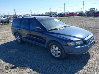 2002 Volvo V70 with VIN YV1SZ58D521055229, listed as a IAAI auction lot 42054331 with 141,077 mi miles. Bid and sale history available at carsss.com. Image 1.