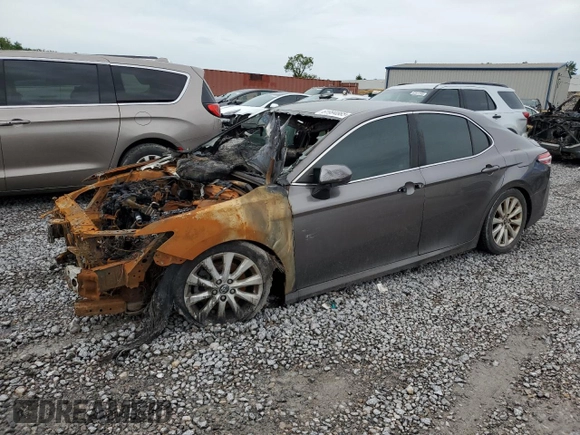 2018 Toyota Camry LE с VIN 4T1B11HK6JU573623, выставлен на аукционе Copart как лот 61994865 с пробегом Не указан миль и Списание • Salvage title. История ставок и продаж доступна на DreamBid. Изображение 1.