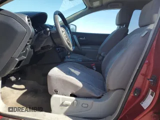 2011 Nissan Rogue SV z VIN JN8AS5MT6BW186180, wystawiony jako Copart lot #57245935 z przebiegiem Nie podano mil oraz Szkoda całkowita • Salvage title. Historia ofert i sprzedaży dostępna na DreamBid. Obrazek 7.