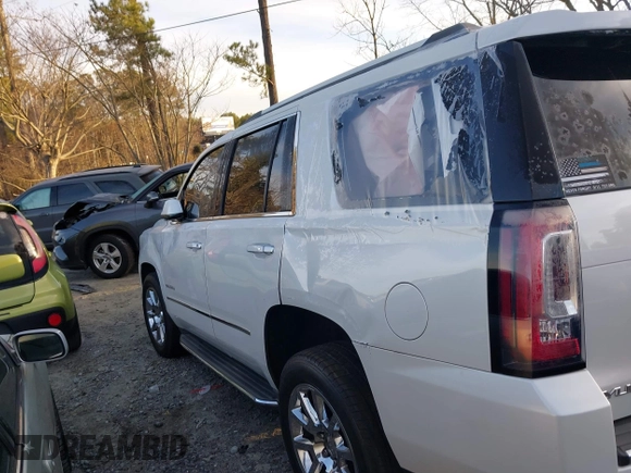 2016 GMC Yukon Denali with VIN 1GKS1CKJ5GR160124, listed as a IAAI auction lot 41580408 with 177,560 mi miles. Bid and sale history available at carsss.com. Image 6.
