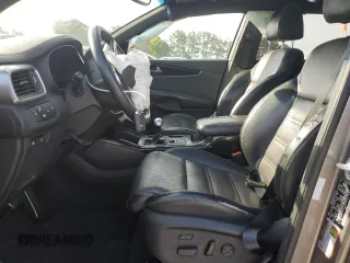 2019 Kia Sorento SX z VIN 5XYPK4A50KG447242, wystawiony jako Copart lot #56553855 z przebiegiem 95 012 mil mil oraz Szkoda całkowita • Salvage title. Historia ofert i sprzedaży dostępna na DreamBid. Obrazek 7.