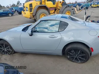 2024 Mazda MX-5 Miata Grand Touring z VIN JM1NDAM76R0602860, wystawiony jako IAAI lot #41346197 z przebiegiem 1 891 mil mil oraz . Historia ofert i sprzedaży dostępna na DreamBid. Obrazek 14.