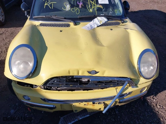 2003 MINI Cooper Hardtop with VIN WMWRC33423TC45741, listed as a IAAI auction lot 41013720 with 999,999 mi miles. Bid and sale history available at carsss.com. Image 10.