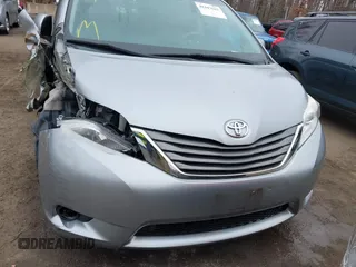 2014 Toyota Sienna XLE with VIN 5TDYK3DC5ES461184, listed as a IAAI auction lot 41447642 with 122,539 mi miles. Bid and sale history available at carsss.com. Image 12.