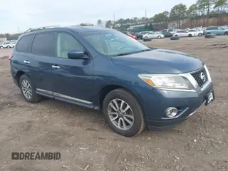 2013 Nissan Pathfinder SV with VIN 5N1AR2MM0DC682123, listed as a IAAI auction lot 41886581 with 193,262 mi miles. Bid and sale history available at carsss.com. Image 1.