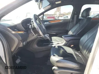 2019 Lincoln MKC Select with VIN 5LMCJ2C92KUL42764, listed as a Copart auction lot 49301285 with 68,132 mi miles and Salvage Title. Bid and sale history available at carsss.com. Image 7.