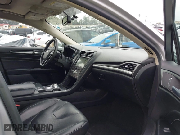 2017 Ford Fusion Hybrid Titanium z VIN 3FA6P0RU7HR300311, wystawiony jako IAAI lot #42045664 z przebiegiem 136 231 mil mil oraz . Historia ofert i sprzedaży dostępna na DreamBid. Obrazek 5.