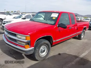 1997 Chevrolet Silverado 2500 z VIN 1GCGC29J8VE165494, wystawiony jako IAAI lot #42349016 z przebiegiem 92 705 mil mil oraz . Historia ofert i sprzedaży dostępna na DreamBid. Obrazek 2.